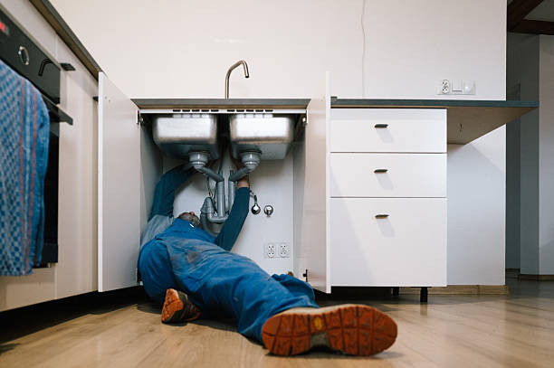 Professional Leak Detection technician working in Belleair Beach, FL
